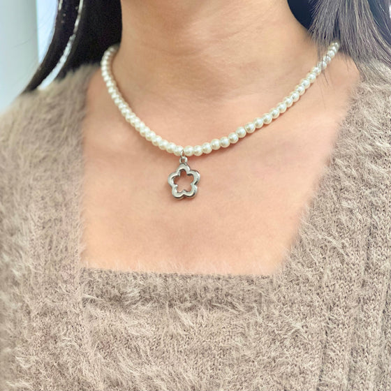 Flower Power Pearl Necklace