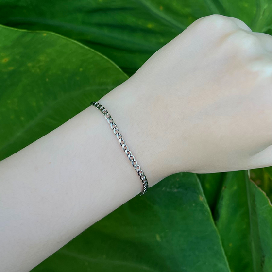 Dainty Curb Bracelet